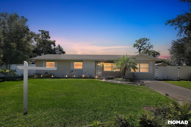 Building Photo - 5300 Locksley Ave