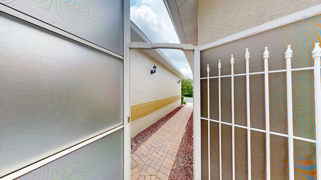 Building Photo - Beautiful 2 Bed 2.5 Bath Townhouse in Magn...