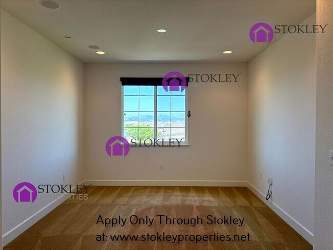 Building Photo - 1836 Porcellano Way