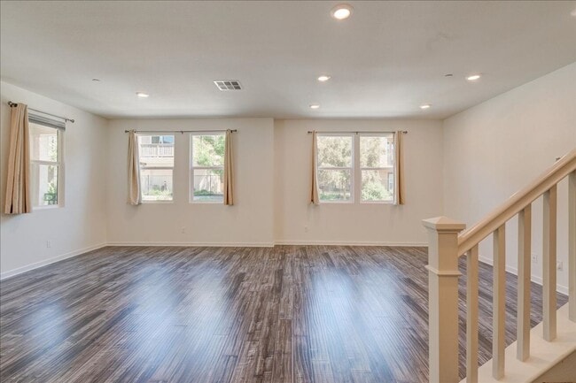Building Photo - 367 Mission Villas Rd