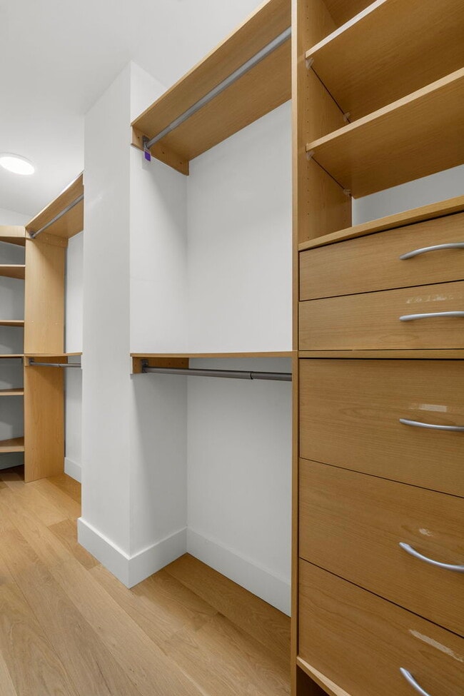 Building Photo - 1618 W Pierce Ave