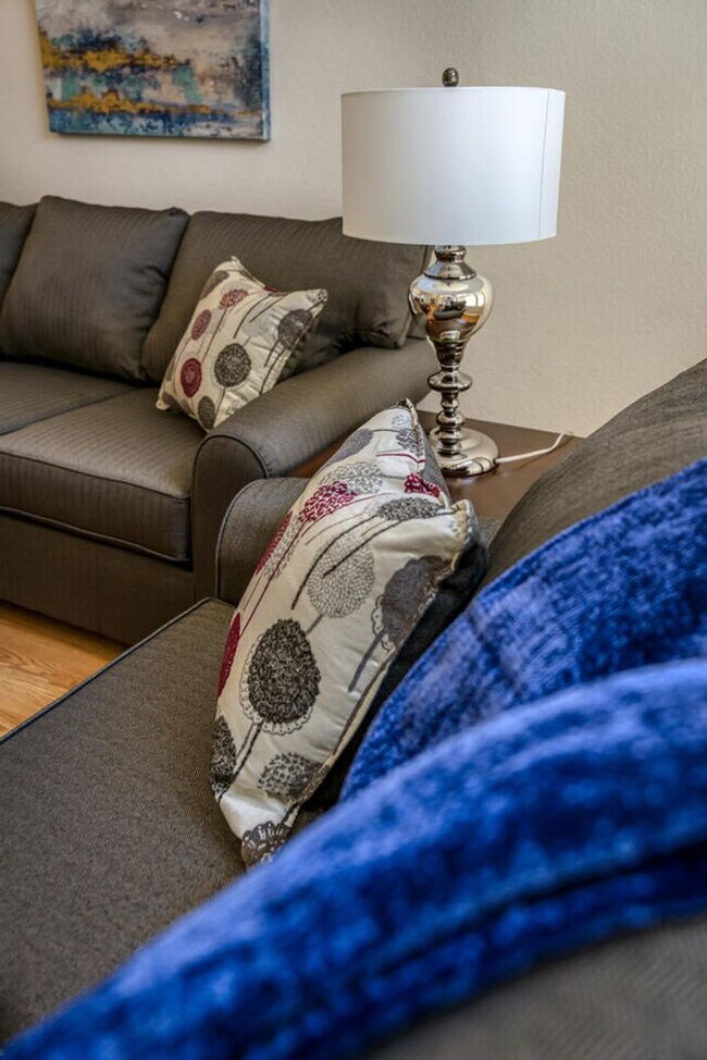 Building Photo - FULLY FURNISHED Sparks home with all utilities included and flexible lease options