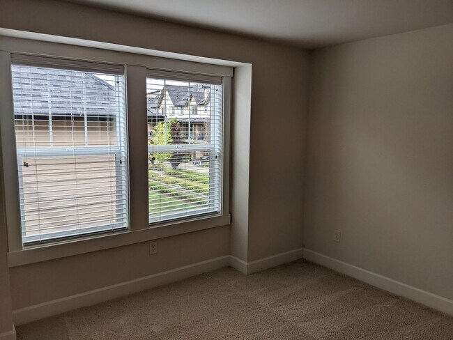 Building Photo - Brownstone at Issaquah Highlands for Rent