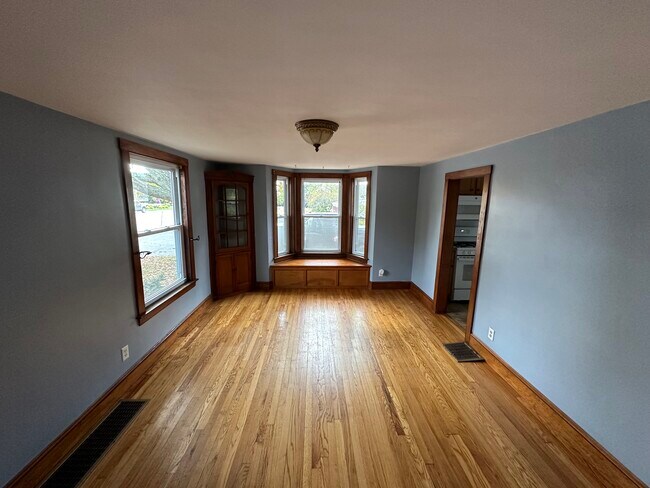Living Room - 95 Portsmouth Ave