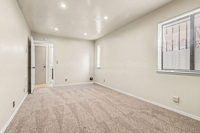 Building Photo - 815 E 28th St