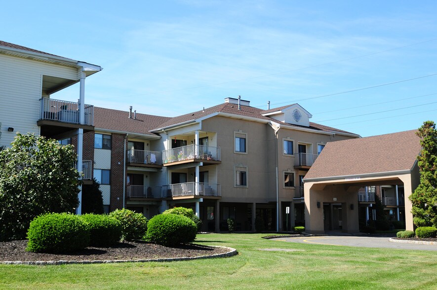 Building Photo - Edison Woods Senior