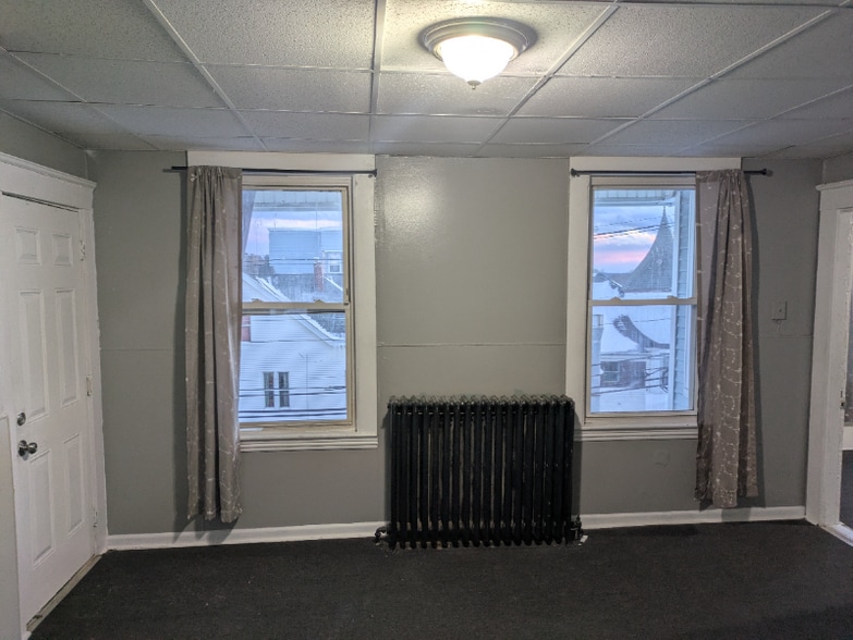 Building Photo - 68 Birch St