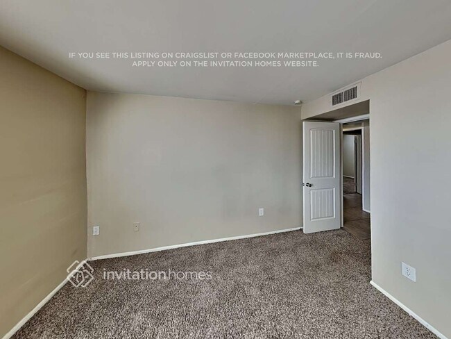 Building Photo - 7208 W Glenrosa Ave