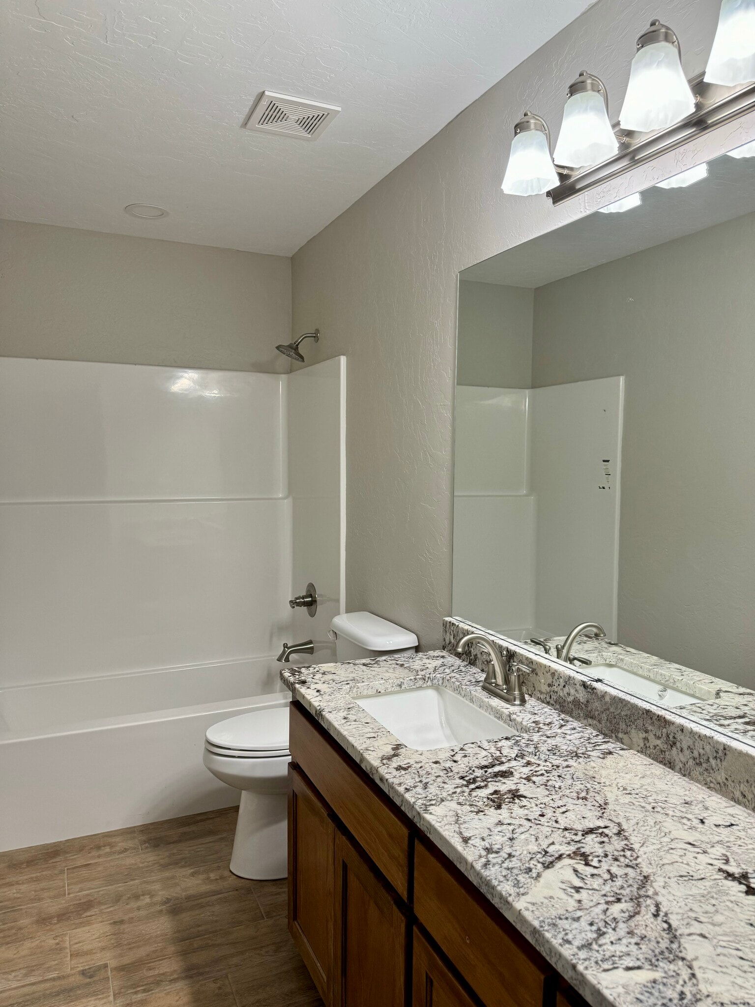 Building Photo - 203 Crestview