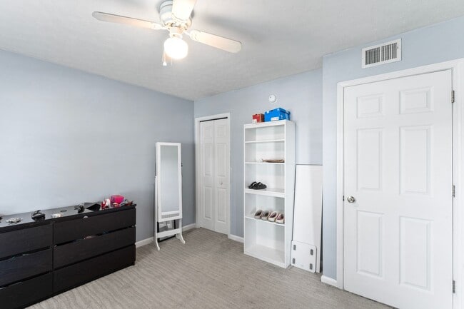 Building Photo - 3 Bedroom 1 1/2 Bath Home for Rent in Charlestown Indiana