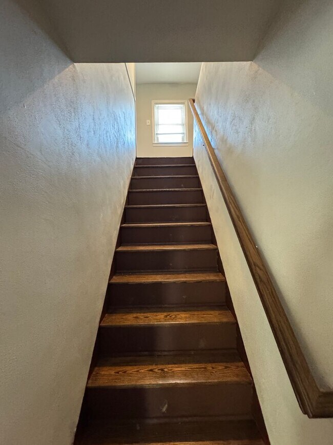 Building Photo - Newly Renovated 3-bedroom, 1-bathroom home with 2 car garage in Bethlehem Township