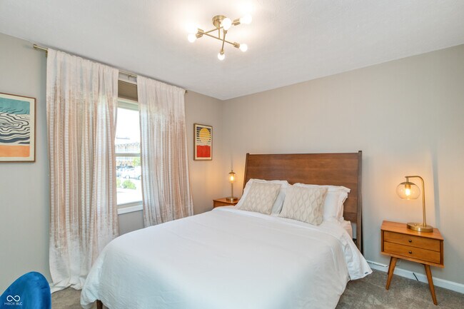 Building Photo - 110 1st St SE