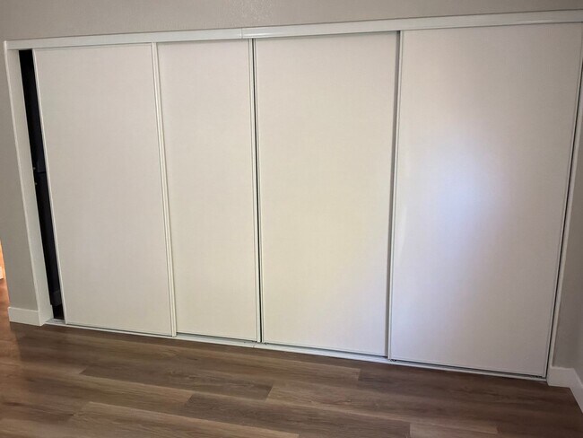 Building Photo - Condo 3 bedrooms 2 bathrooms 1 car garage gated subdivision.