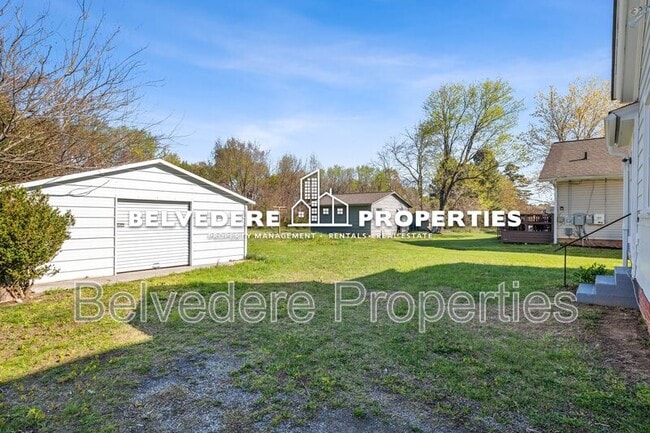 Building Photo - 810 Elwell Ave