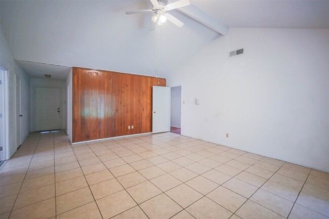 Building Photo - 7010 Captain Dr