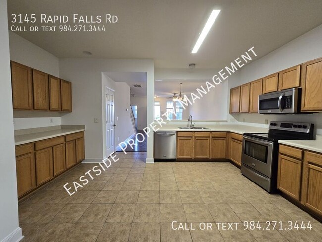 Building Photo - LOCATION!! Fabulous town home in the desir...