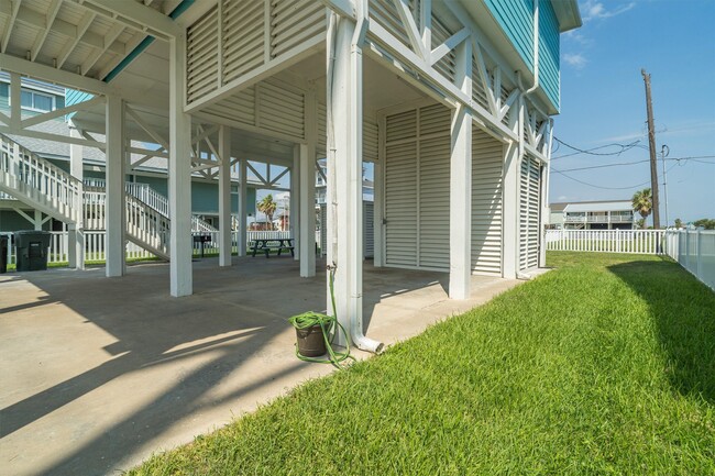 Building Photo - 21822 Termini-San Luis Pass Rd
