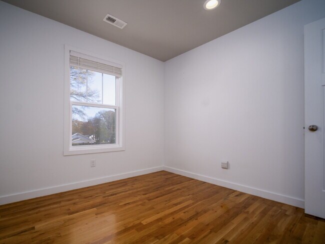 Building Photo - Unique Live/Work Opportunity With Large Fenced Yard Plus Outdoor Storage