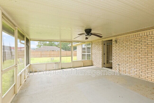 Building Photo - 17 Arbor Ridge Way