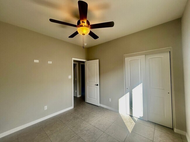 Building Photo - Newer 3-Bedroom Home in La Vida Subdivision-Modern Living with Upgrades Throughout!