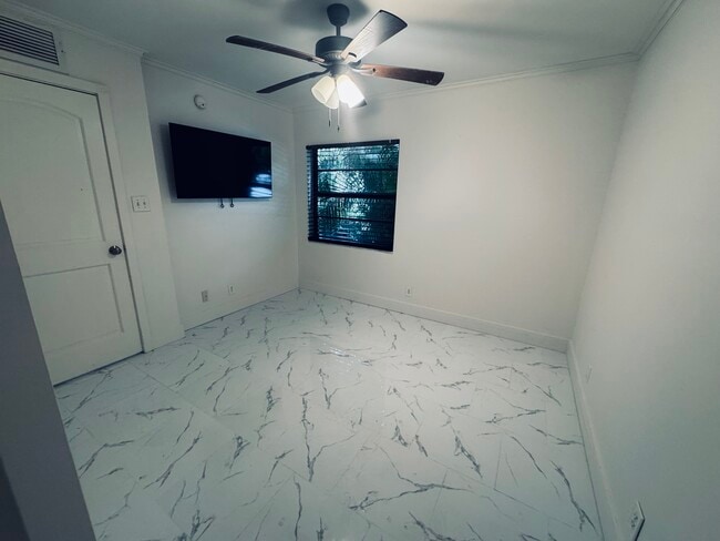 Building Photo - 140 S Cypress Rd