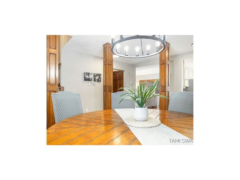 Dining - 17756 Brucker St