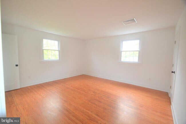 Building Photo - 1436 E Lamplighter Ln