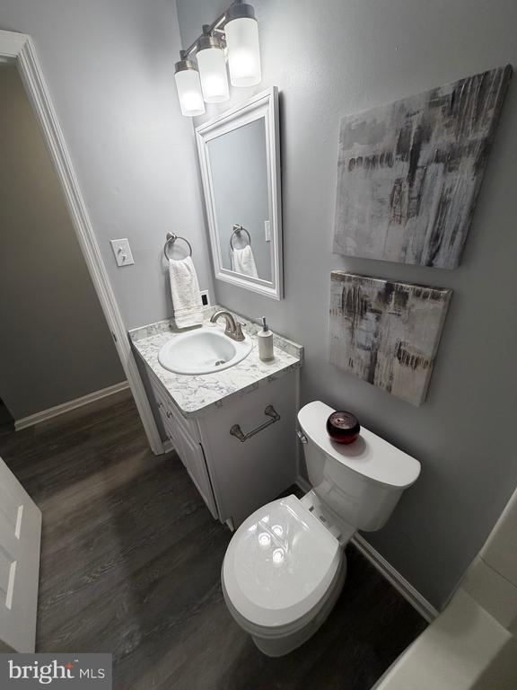 Building Photo - 102 Stonehurst Ct