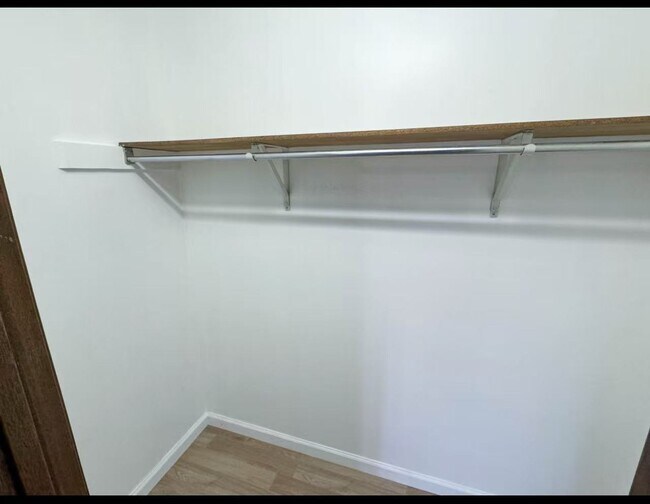 Building Photo - 810 Highland Dr