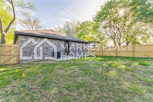 Building Photo - 1519 W 15th St