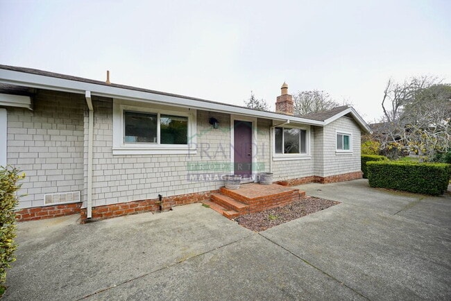 Building Photo - 893 Tiburon Blvd