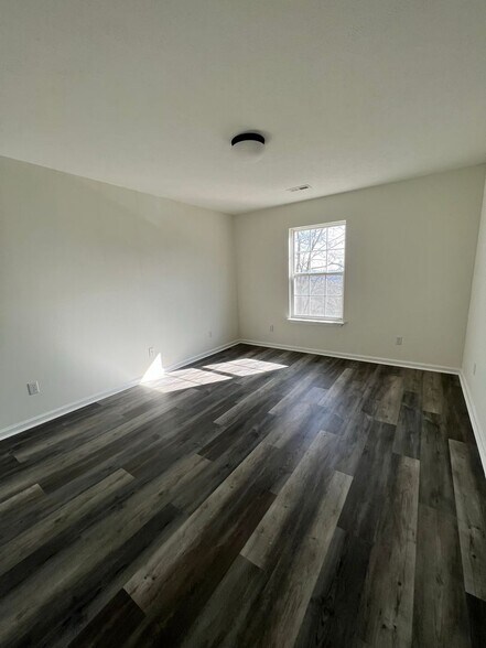 Building Photo - 829 Sylvan Dr