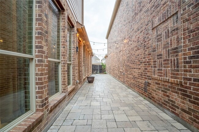 Building Photo - 185 Carrington Ln