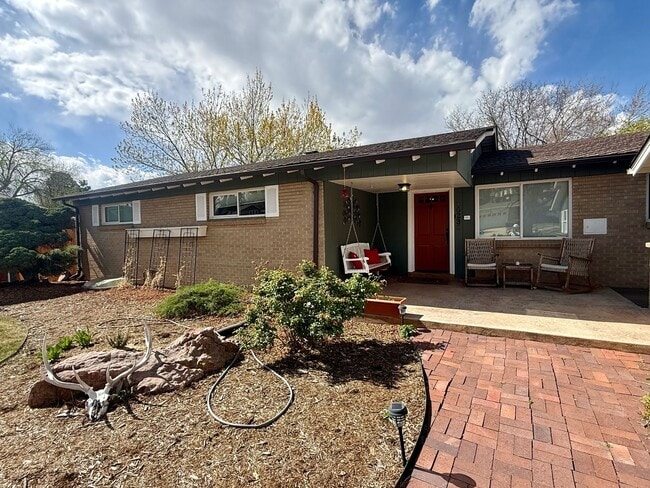 Building Photo - Sprawling 6 BR 4 BA Applewood Paradise - Live in Luxury with this Entertainer's Dream!
