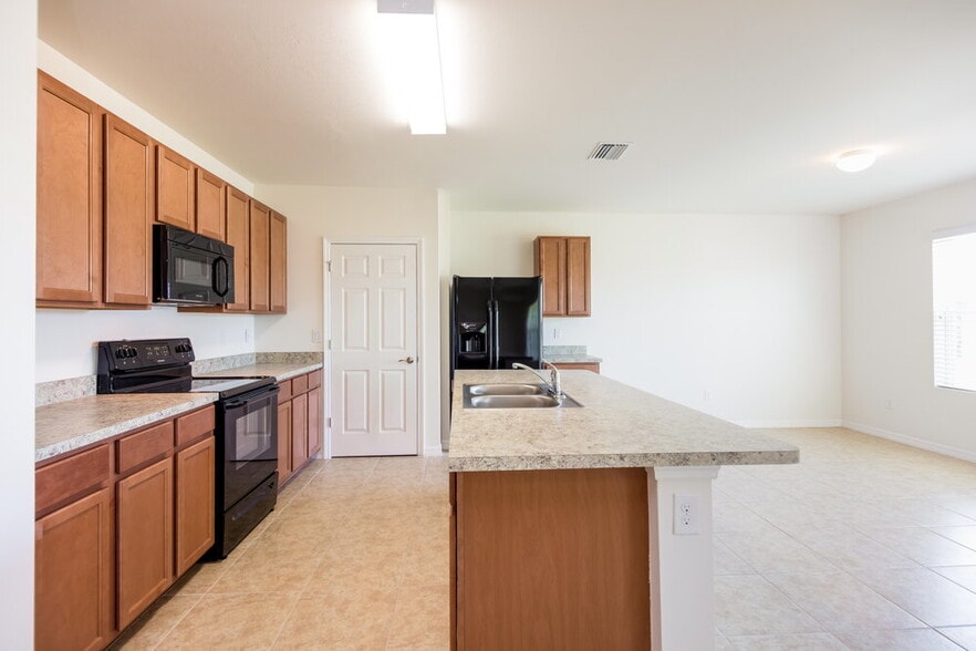 Building Photo - 2520 SW 15th Pl