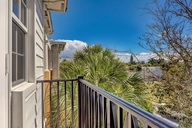 Building Photo - 343 Flamingo Dr