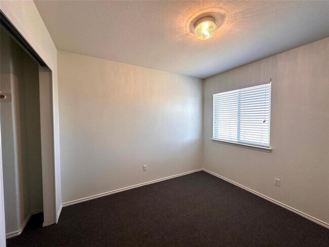 Building Photo - 11909 Big Sky Dr