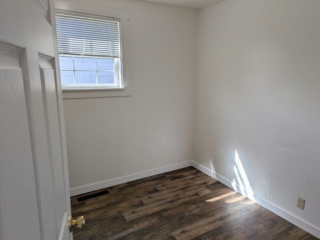 Building Photo - 1167 SE Fenton St