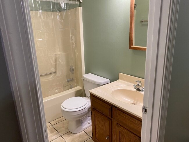 Building Photo - 544 Hull St