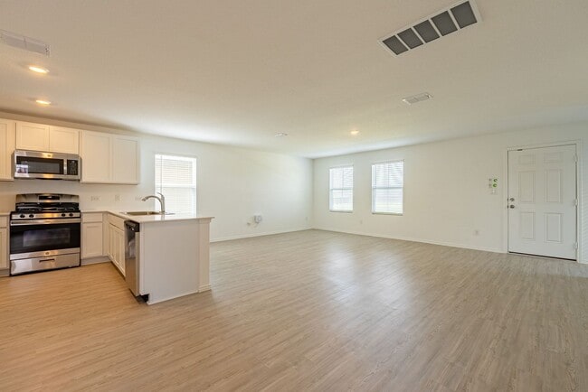 Building Photo - Brand New Modern Home with Included Applia...