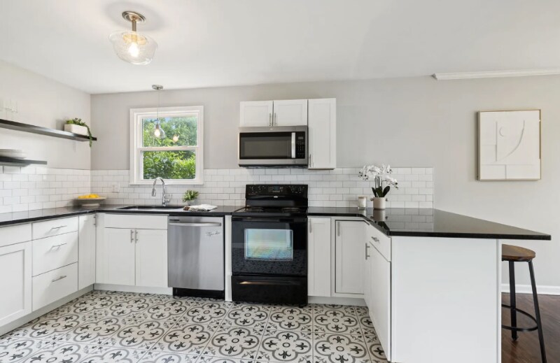 Building Photo - 6528 Premier Dr