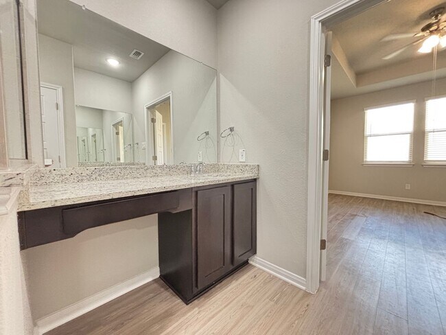 Building Photo - Luxury Living in the Heart of Cibolo!
