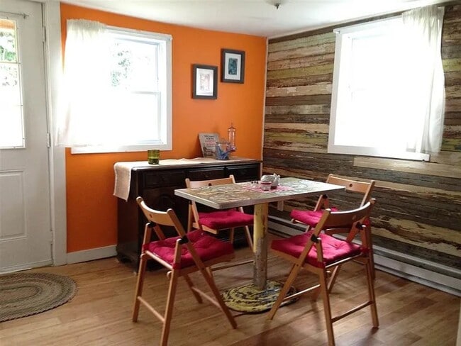 Building Photo - Cozy 3-Bedroom Home with Private Yard in Livingston Manor for November 1st!