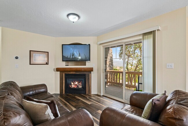 Livingroom - 1800 Fox Bay Dr