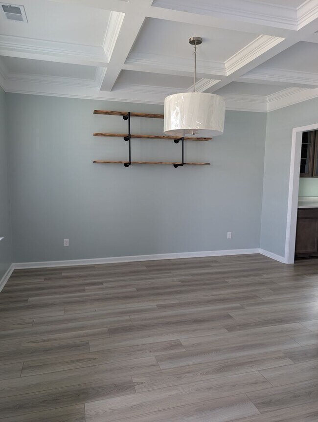 Building Photo - Spacious 4BR / 2.5BA home in a gated commu...
