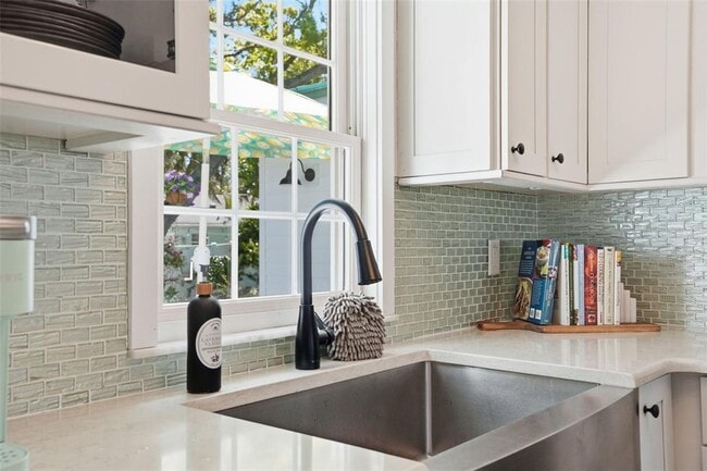 Building Photo - 759 Lantana Ave