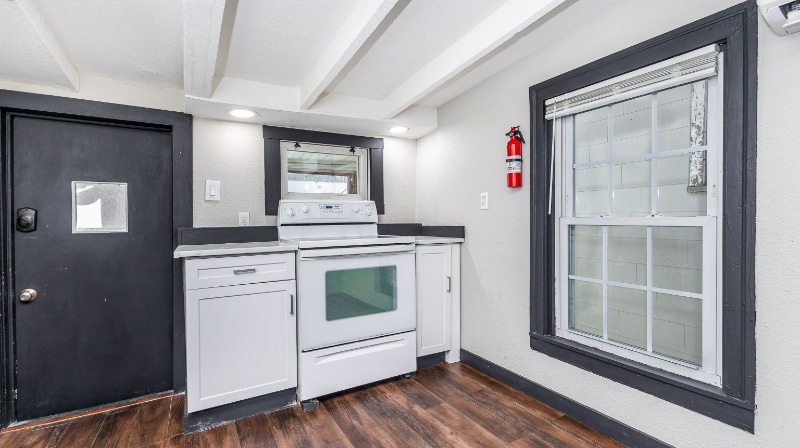 Building Photo - 1208 Rhomberg Ave