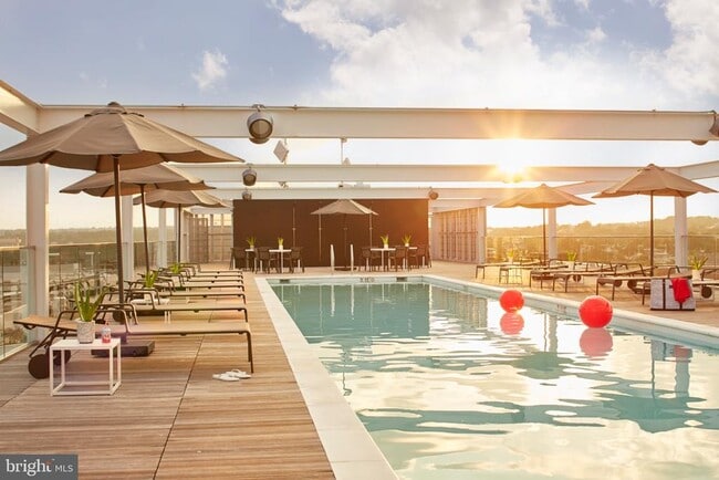 Building Photo - 1110 23rd St NW