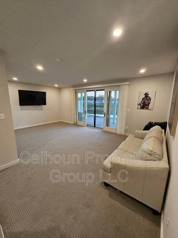 Building Photo - 605 Glenn Lk Dr