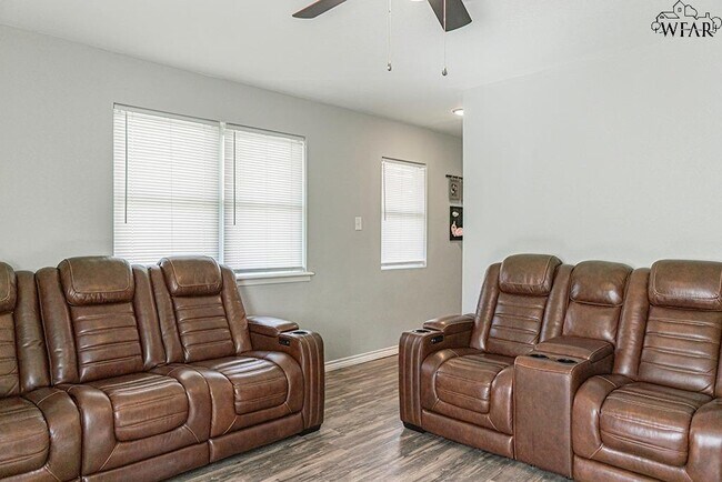 Building Photo - 4711 Balboa Dr